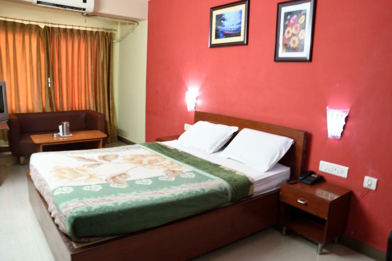 Hotel Ganesh Palace ไมซอร์ ภายนอก รูปภาพ