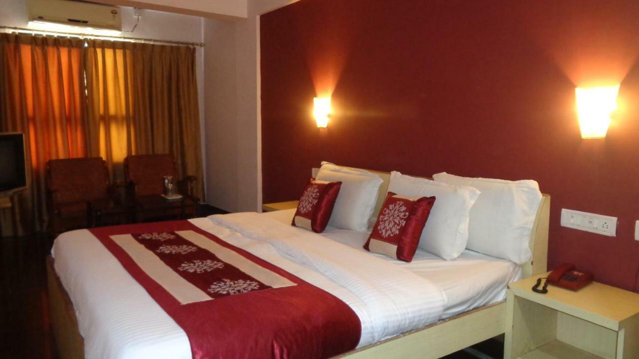 Hotel Ganesh Palace ไมซอร์ ภายนอก รูปภาพ